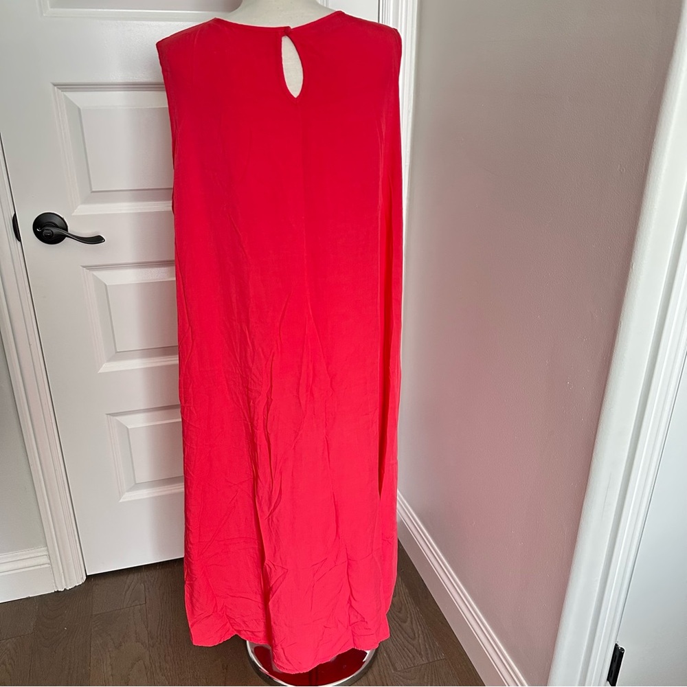 Elegant Red Sleeveless Dress - Picture 5 of 7